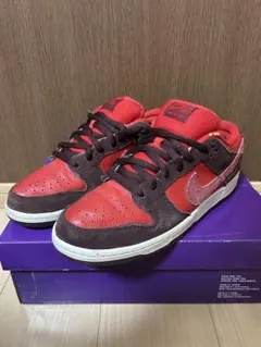 Nike SB Dunk Low "Cherry"