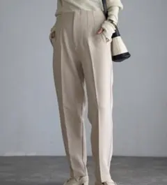 タックテーパードパンツ レディース Mのサムネイル
