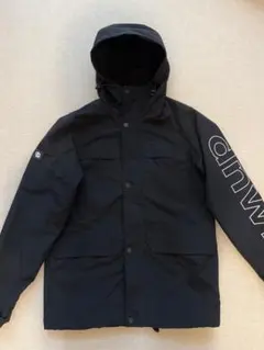 ブラック マウンテンパーカー