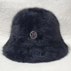 ファー素材 黒 バケットハット Mのロゴ付き