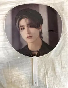straykids ハン うちわ まとめ売り Stray Kids ハン 公式うちわ まとめ売り - メルカリ