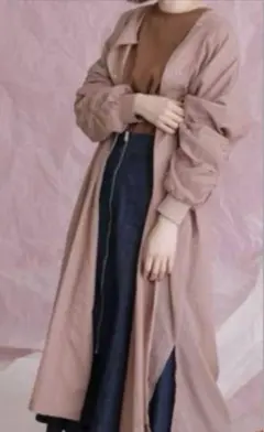 美品KBF ドロストシアーコート とろみ シャーリングスリーブ スリット ピンク