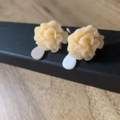 花形クリップ式イヤリング