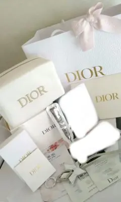 DIOR クリスタル会員 ギフト オファー ポーチ サンプル ヒアルショット 他