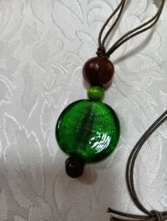 美品 グリーンガラス ウッドビーズ ネックレス