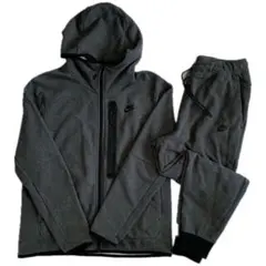 【大人気】 NIKE テックフリース　セットアップ　上下セット　スウッシュロゴ