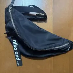 niko and... ボディバッグ　ブラック
