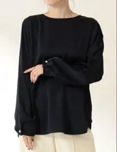 Demi-Luxe BEAMS ネイビー長袖サテンタックプルオーバーのサムネイル
