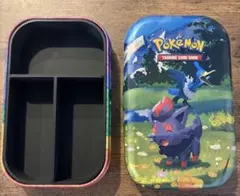 海外】ゾロア ダメカンケース ポケモンカード mini tin ウッウ - メルカリ