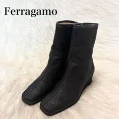 Ferragamo ガンチーニ 総柄 ブーツ 黒のサムネイル