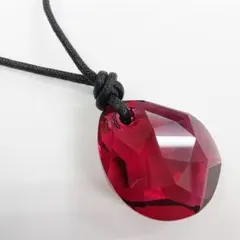 スワロフスキー 大粒 クリスタル ネックレス ルビー レッド 長さ調節自由 紐