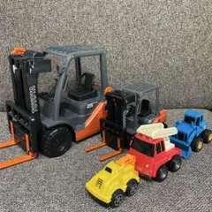 働く車　フォークリフト、ショベルカーなどのサムネイル