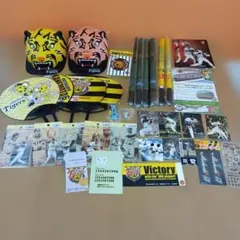 阪神タイガース 虎ヘルメット 旗など 応援グッズ まとめ売り ※ばら売り不可のサムネイル