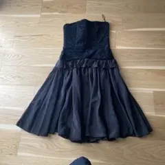 ストラップレス ブラックドレス フレアスカート
