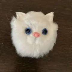 白猫 猫 ねこ cat ブローチ レトロ 立体ブローチ