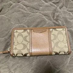Coach ブラウン ロゴ入り長財布