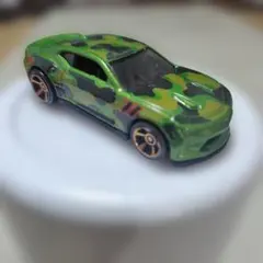 Hot Wheels　カマロSS　カモフラージュ柄 スポーツカー ミニカーです。
