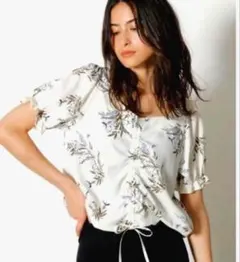 AZUL BY MOUSSY フラワープリントブラウス 半袖 Sサイズのサムネイル