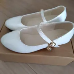 子供用　ホワイト ストラップ付き フォーマルシューズ