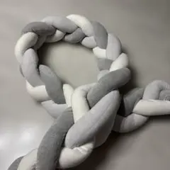 バースデイ ツイスト ベビーベッドガード 三つ編み クッション 記念撮影 フォト