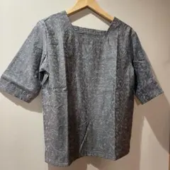 カットソー　スクエアネック　綿100% オーガニックコットンの裏地付き　総刺繍