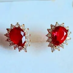 赤いルビーカラージルコニアが上品 小さな美しいピアス(両耳用)