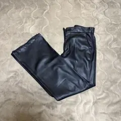 フェイクレザーパンツ
