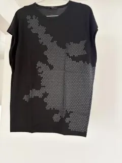 オーバーサイズ 黒 Tシャツ 六角形プリントのサムネイル
