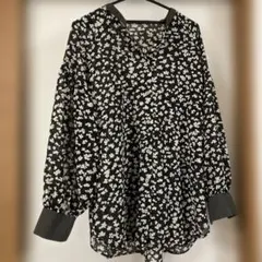 小花柄シアーブラウスのサムネイル