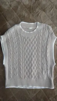 ケーブル編み ノースリーブセーター　ベージュ M