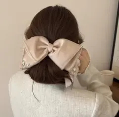 大きなサテンリボン ラインストーン付き ヘアクリップ　ベージュ