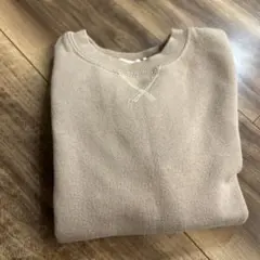 ベージュ トレーナー