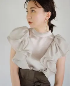 フレイアイディー　ラッフルスリーブブラウス