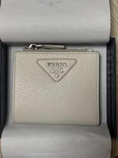 PRADA 二つ折り財布 サフィアーノレザーのサムネイル