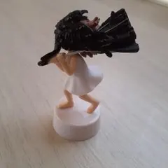ガチャ 風のつよい日 カプセルトイ カラス はりつく 烏