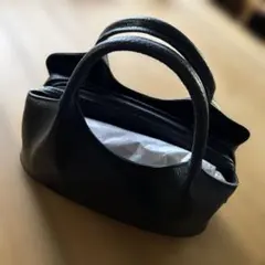ブラックレザー風ハンドバッグ 中型