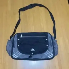 adidas ショルダーバッグ ブラックのサムネイル