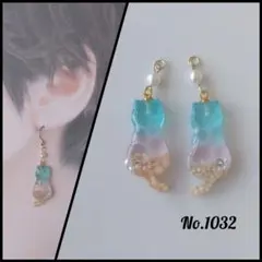 No.1032　海辺の猫ちゃんピアス　イヤリング　レジン　ハンドメイド