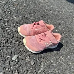 New Balance キッズスニーカー ピンク【まとめ買いで値引き】