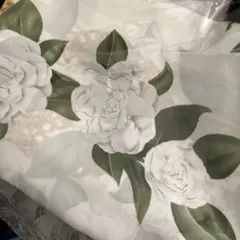 ホワイト花柄スカーフ　ストール　大判