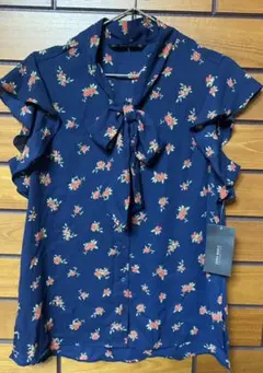 【最終値下げ!!】新品☆タグ付き〜花柄ブラウス〜ボトムスと合わせやすい!!