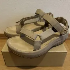 Teva スポーツサンダル ベージュ 24cmのサムネイル