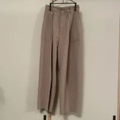 GU ベージュ タックワイドパンツ