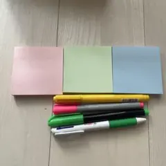 ボールペン3本　付箋３つ