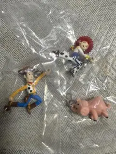 トイストーリー　ゆらゆらつながるマスコット ウッディ・ジェシー・ハム 3体セット