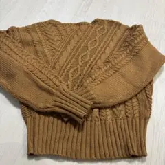 ケーブルニット　キャメル