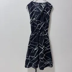 SHEIN 【M】ブラックホワイト　幾何学模様　ノースリーブワンピース