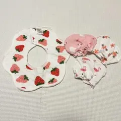 美品◎ いちご柄スタイ、ミトンの４点セット