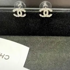 確実正規品 CHANEL ミニ ロゴピアス ホワイト ココマーク - メルカリ