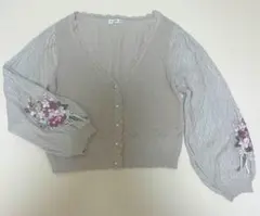 axes femme カーディガン ピンクベージュ 刺繍 ブーケ 花柄